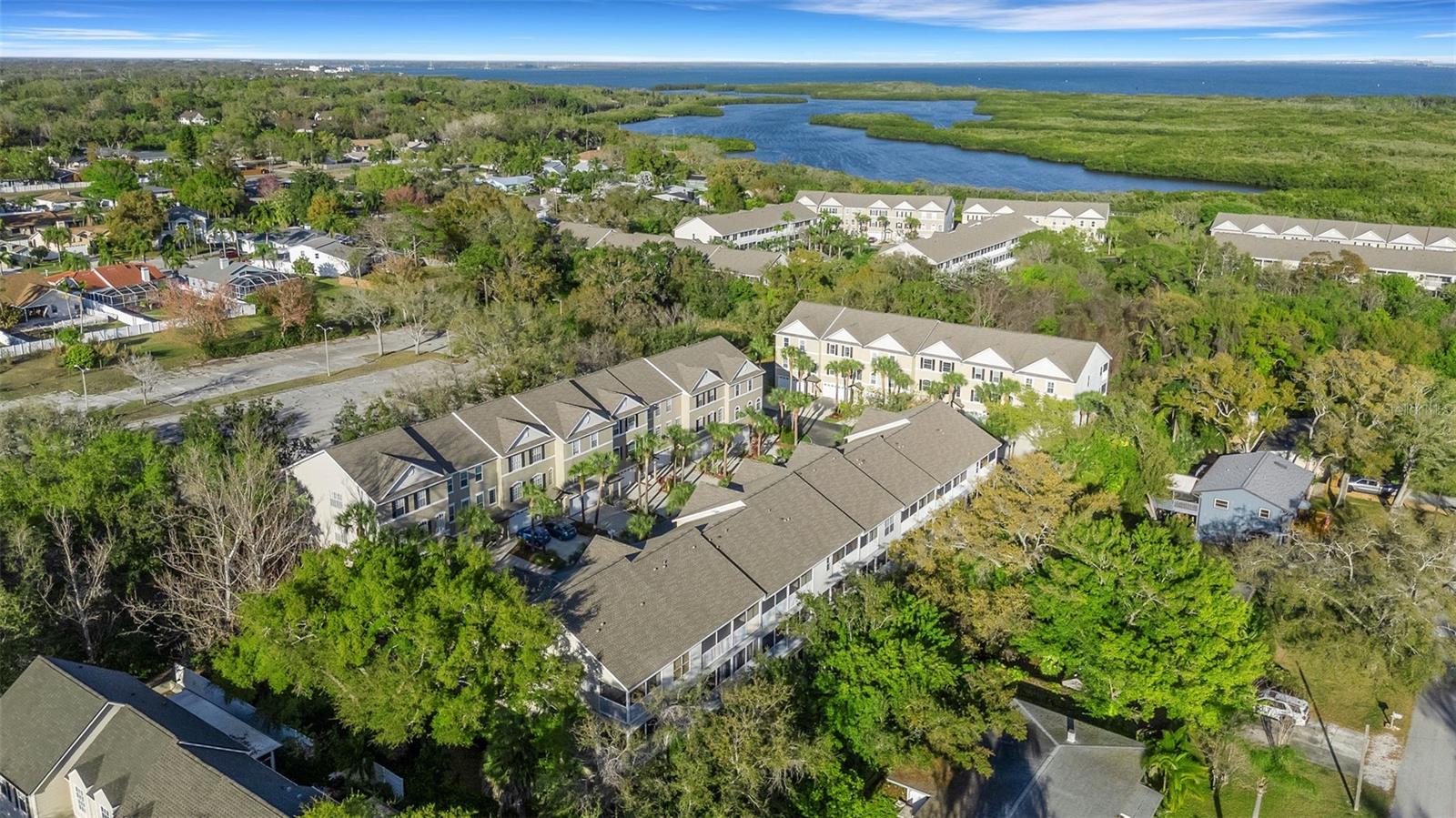 BAYSHORE TWNHS - Residential