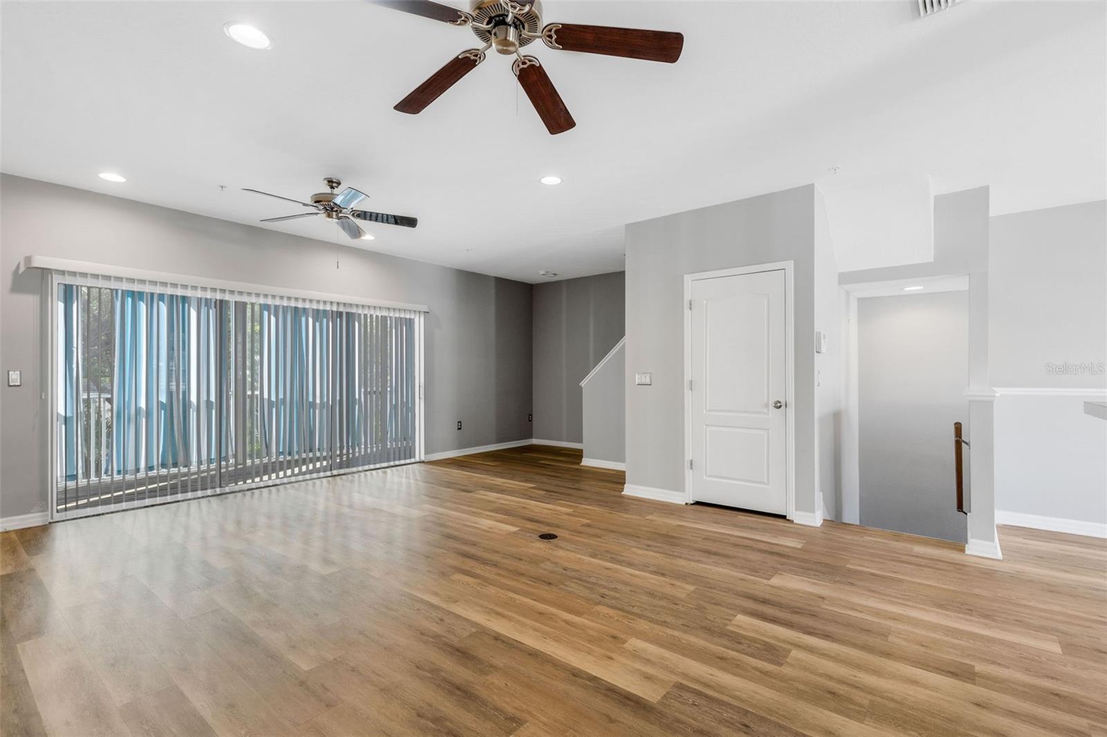 BAYSHORE TWNHS - Residential