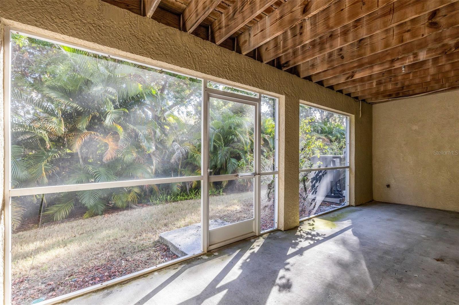 BAYSHORE TWNHS - Residential