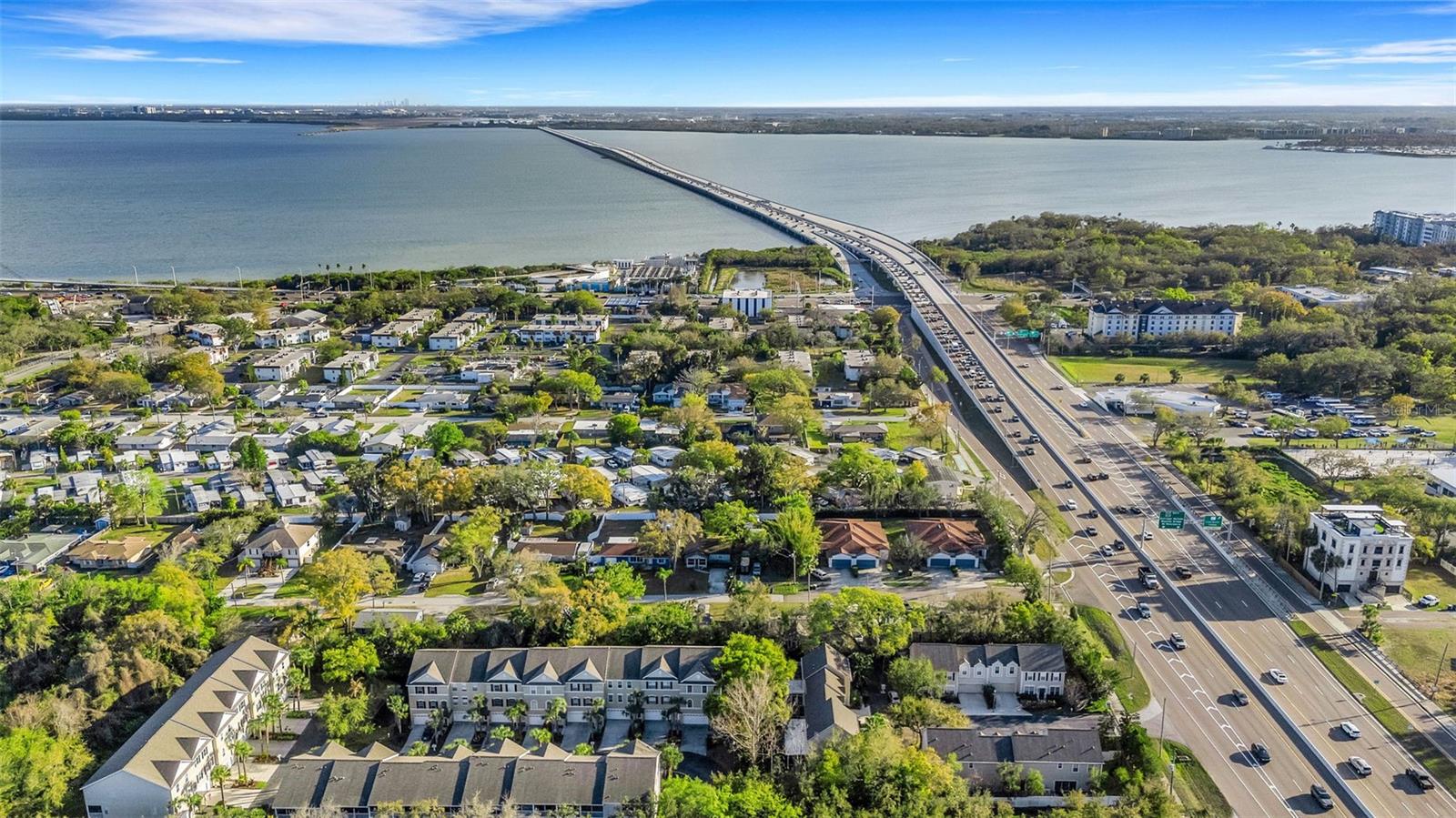 BAYSHORE TWNHS - Residential