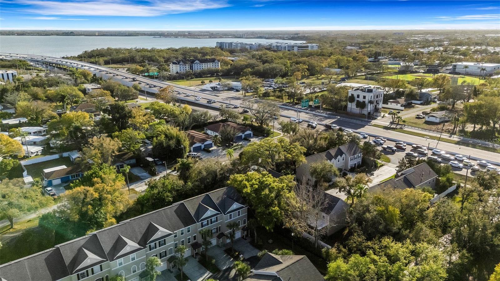 BAYSHORE TWNHS - Residential