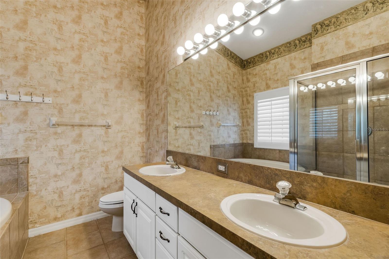 BAYSHORE TWNHS - Residential