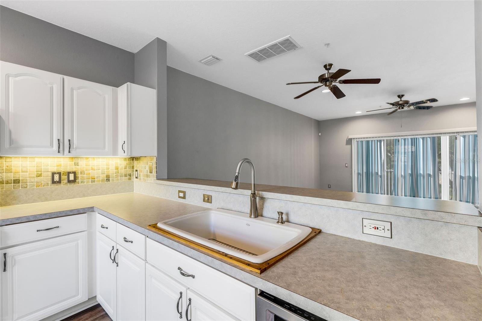 BAYSHORE TWNHS - Residential