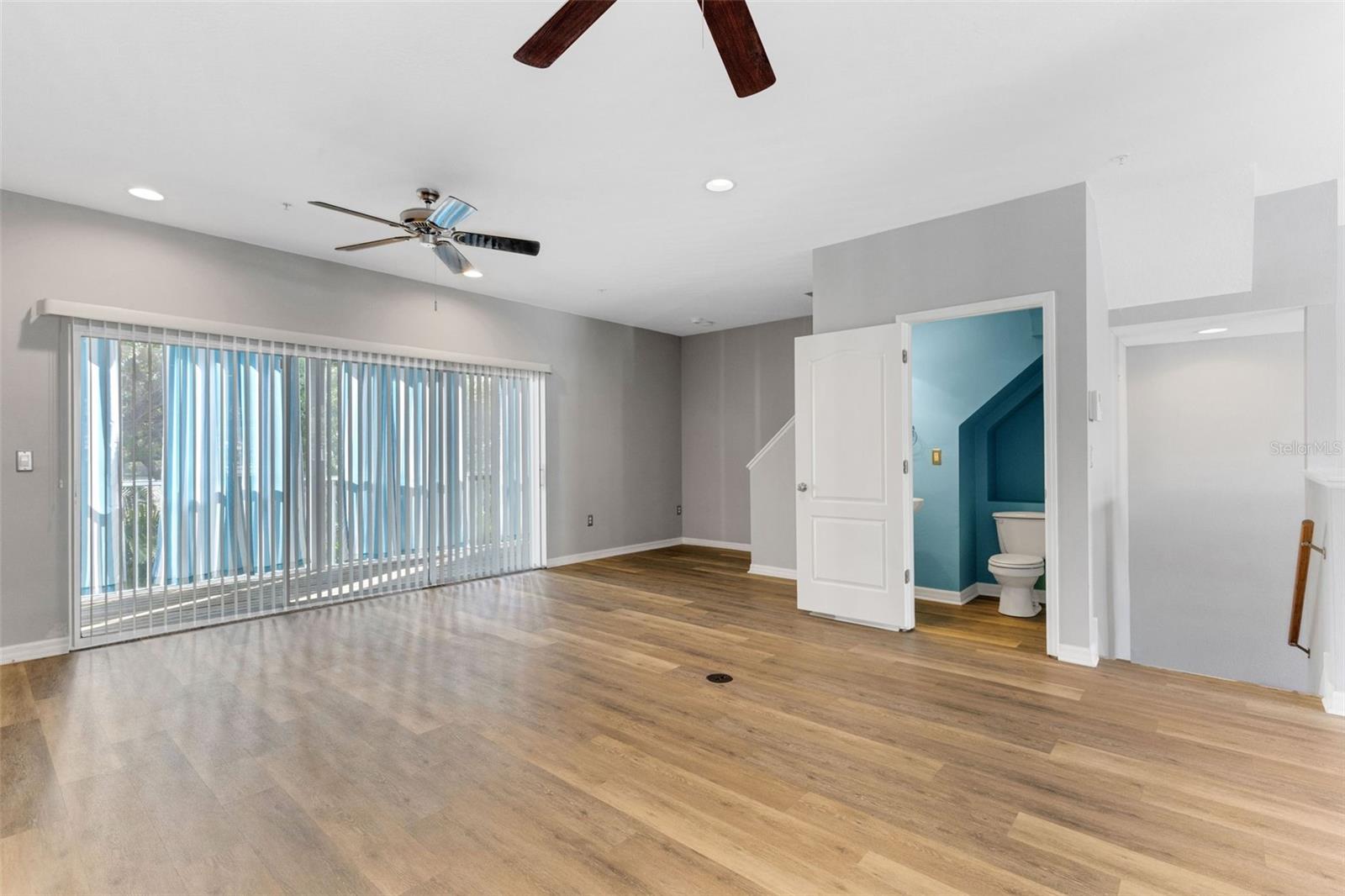 BAYSHORE TWNHS - Residential