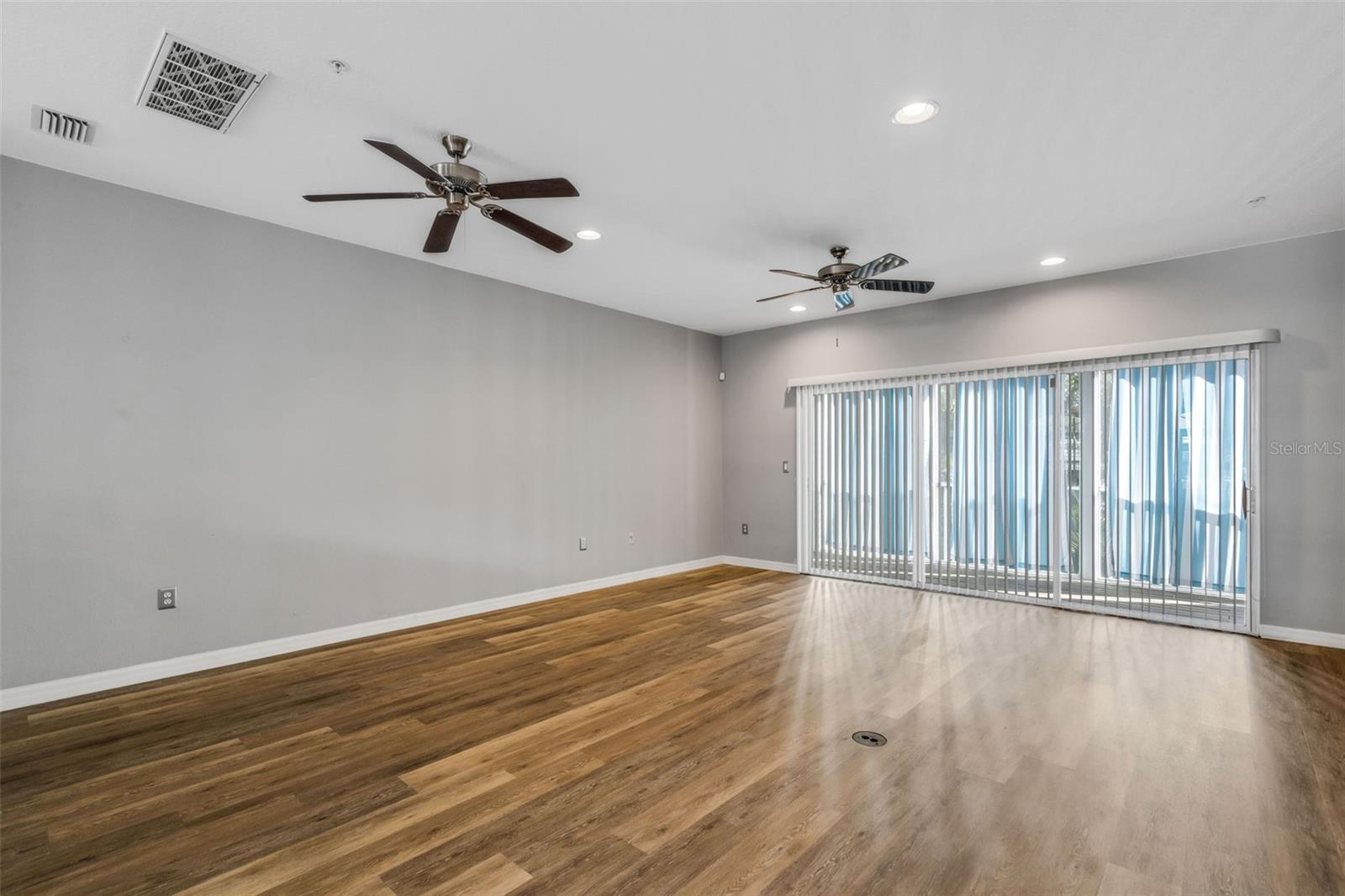 BAYSHORE TWNHS - Residential