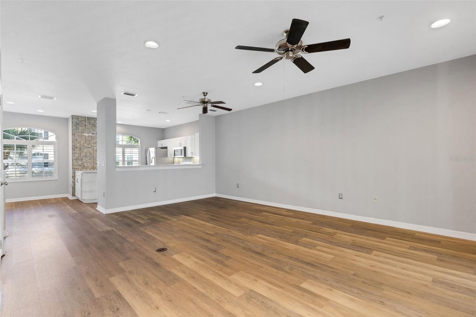 BAYSHORE TWNHS - Residential