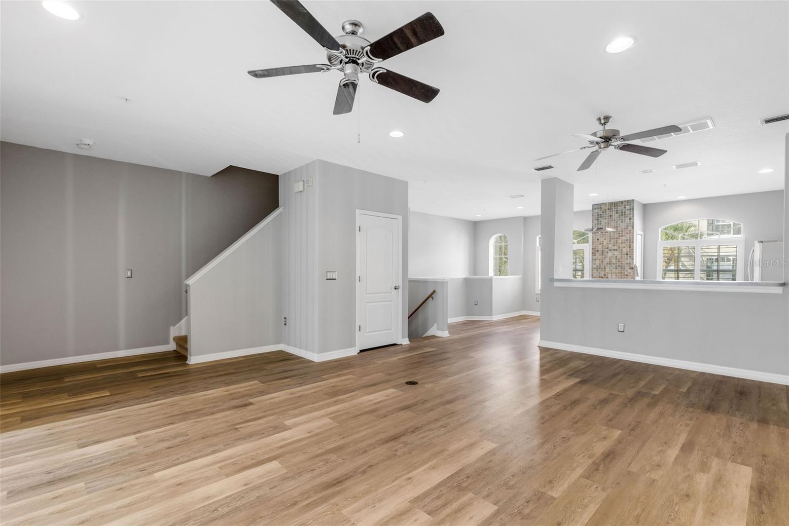 BAYSHORE TWNHS - Residential