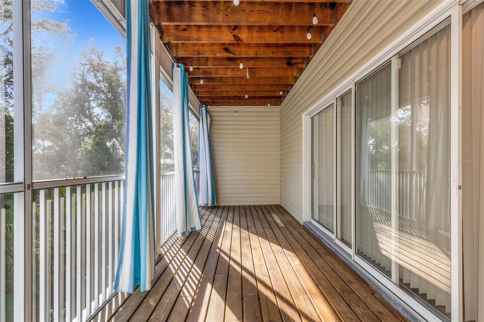 BAYSHORE TWNHS - Residential