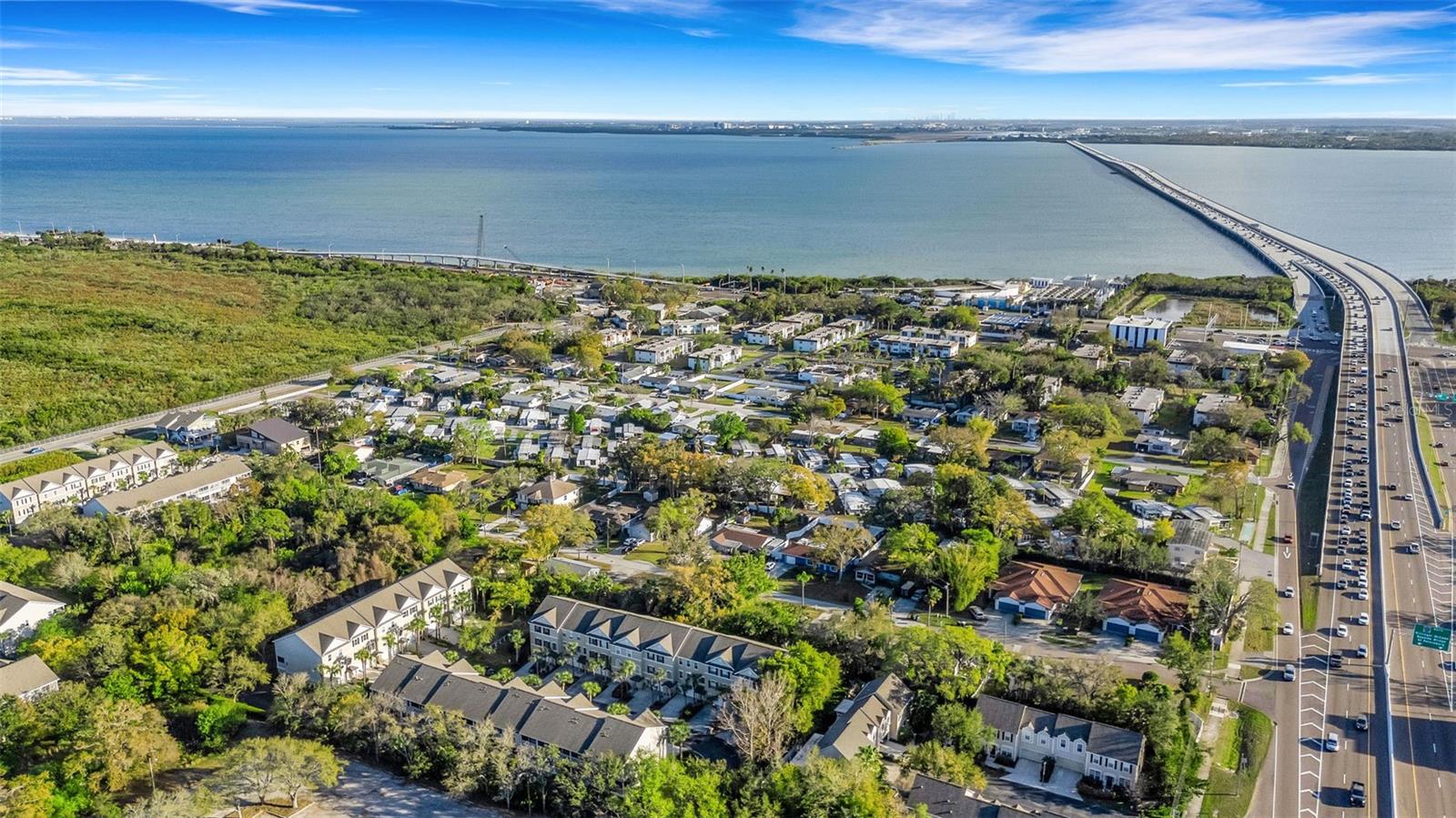 BAYSHORE TWNHS - Residential