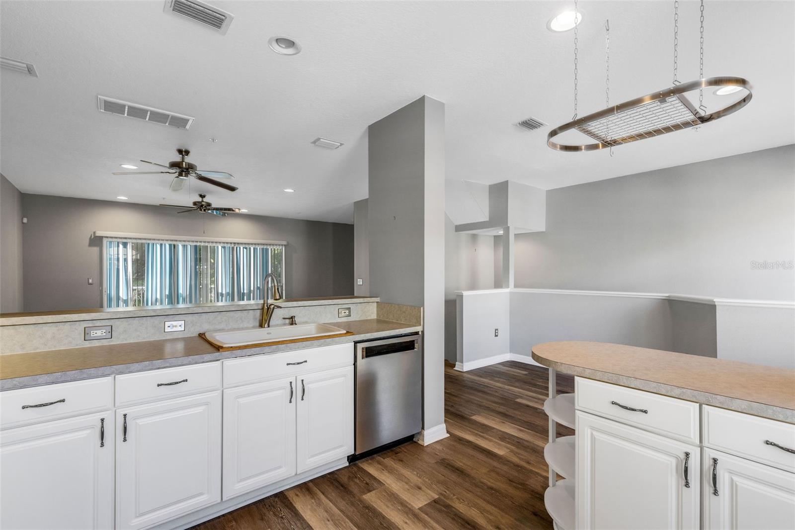 BAYSHORE TWNHS - Residential