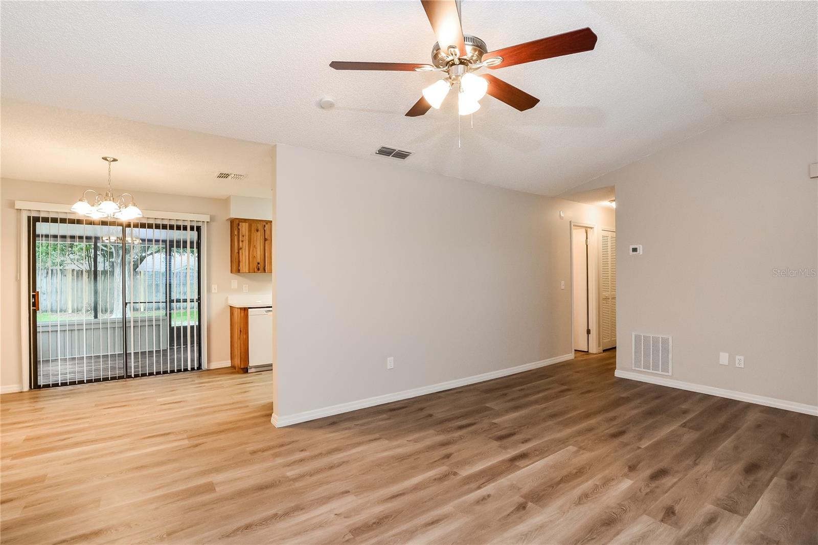 DELTONA LAKES UNIT 41 - Residential Lease