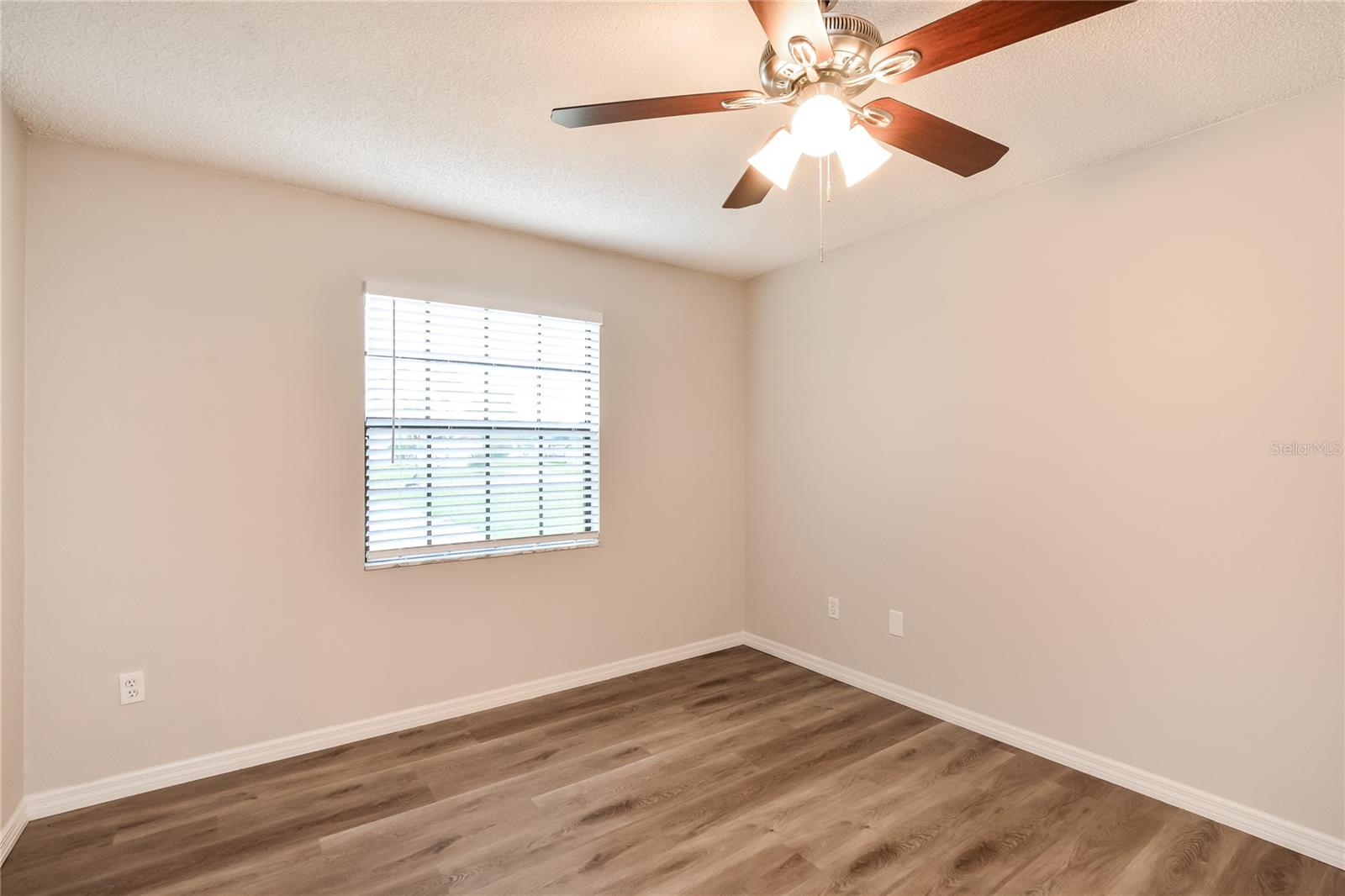 DELTONA LAKES UNIT 41 - Residential Lease