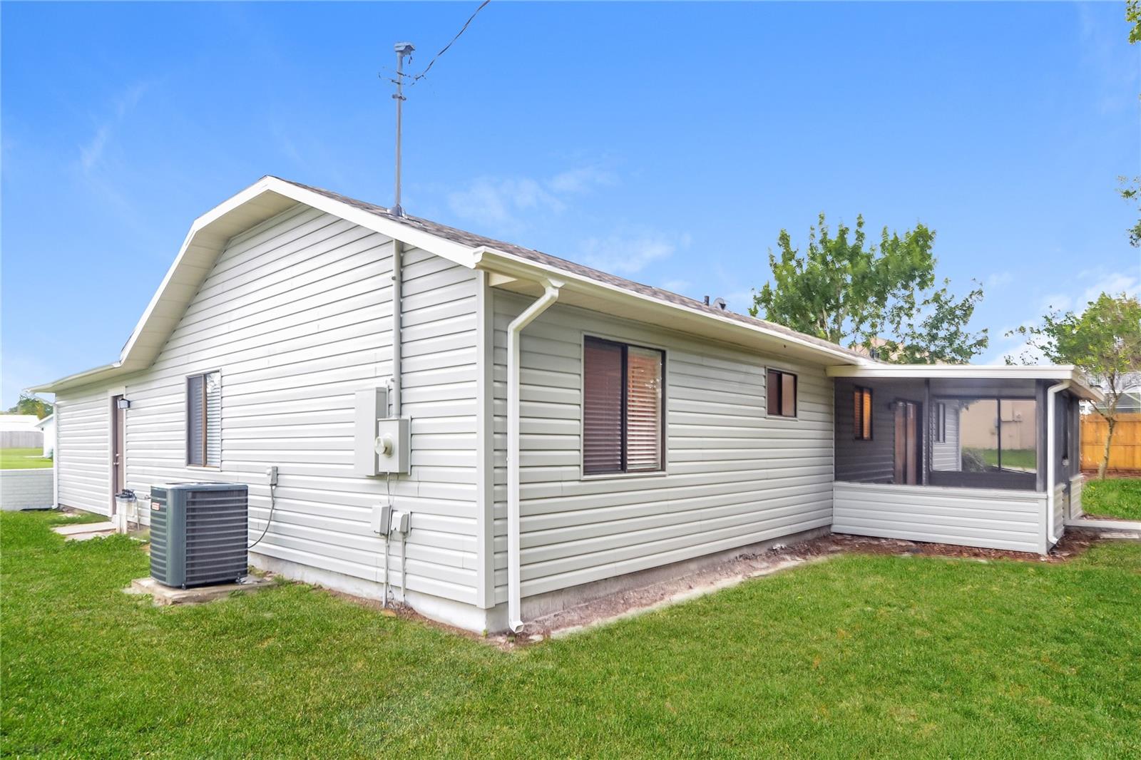 DELTONA LAKES UNIT 41 - Residential Lease