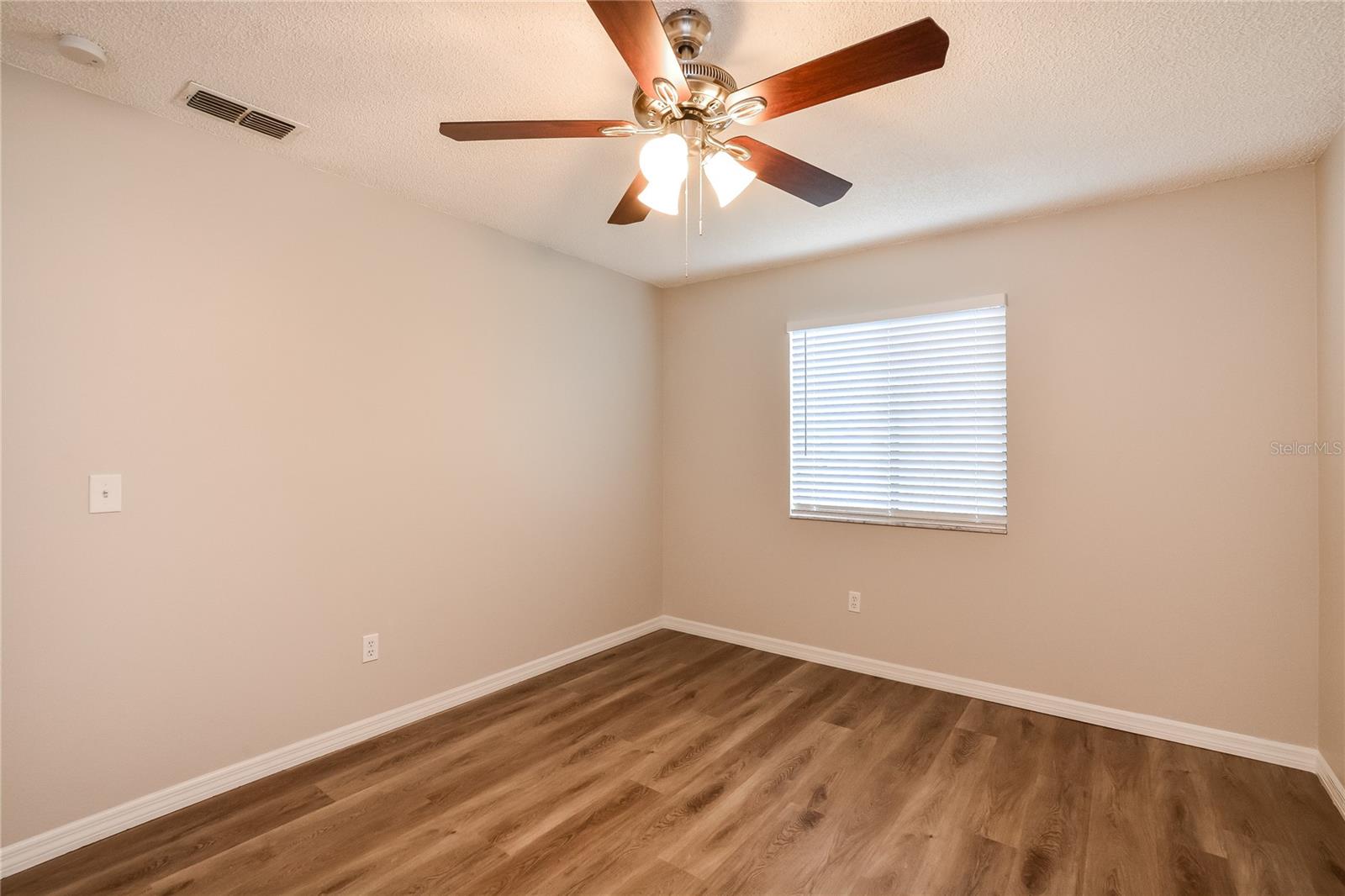 DELTONA LAKES UNIT 41 - Residential Lease