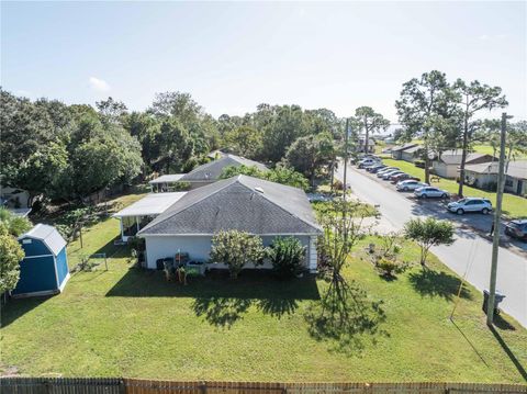 A home in LAKE WALES