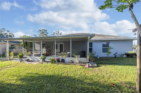 A home in LAKE WALES