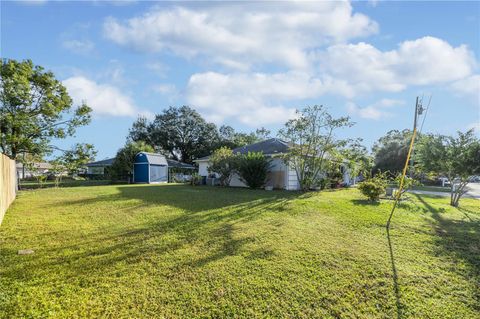 A home in LAKE WALES