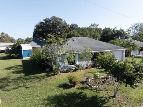 A home in LAKE WALES