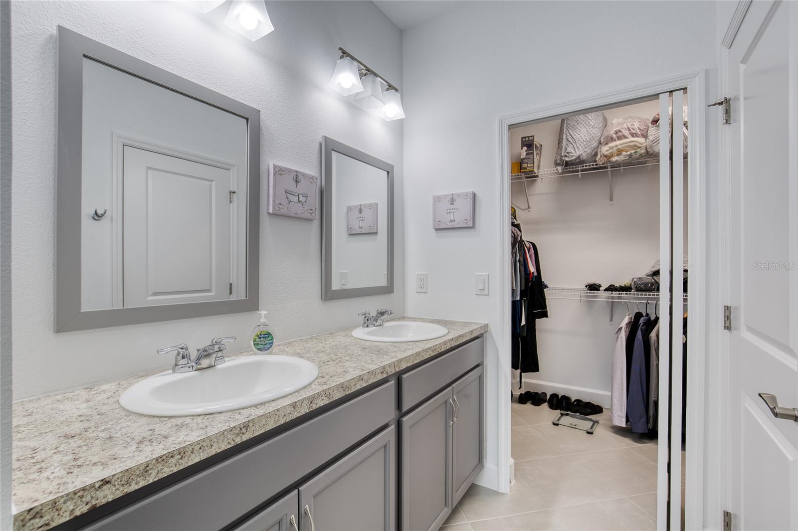 LATITUDE/DAYTONA BEACH CLOAR - Residential