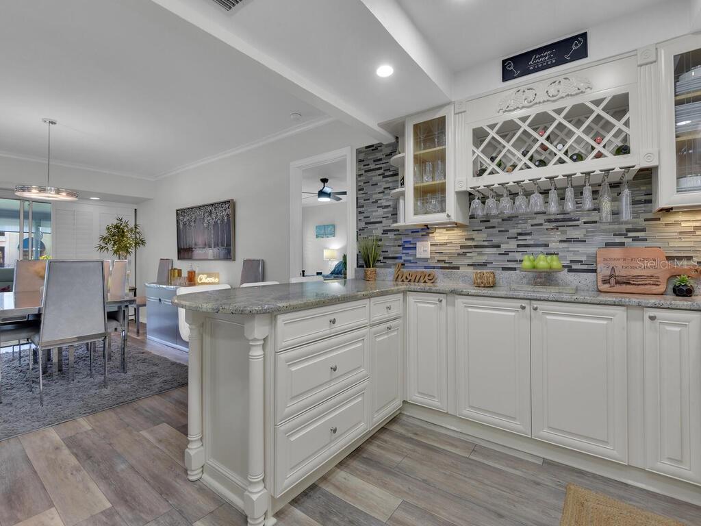 CALOOSA BAYVIEW CONDO PH B - Residential