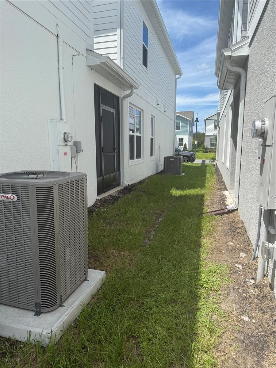 Spacious efficiency with private entrance, featuring a full kitchen, private bathroom, and in-unit laundry, includes dedicated parking space for your convenience. Excellent location close to top-rated schools, shopping, dining and with easy access to major highways. Perfect and comfortable .