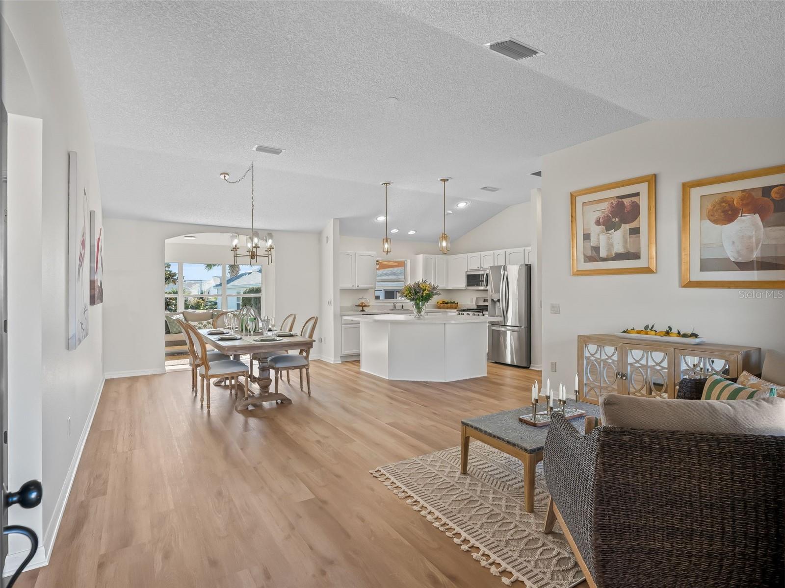 1564 OAK FOREST DRIVE