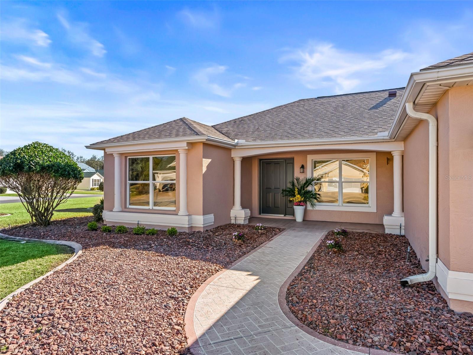 1564 OAK FOREST DRIVE