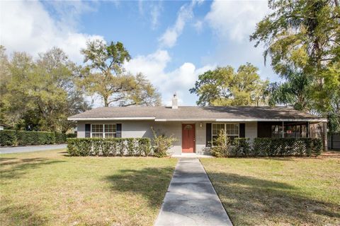 Photo of 25525 Colmar Avenue, Sorrento, FL 32776 (MLS # G5102783)