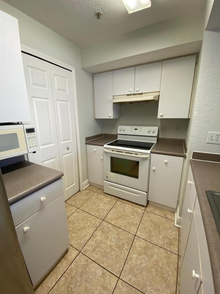 2336 MIDTOWN TERRACE 932