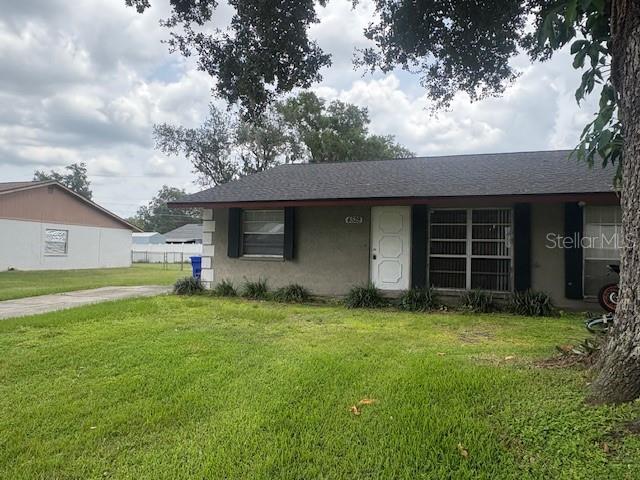 Spacious ½ Duplex in desirable South Lakeland. Large BONUS room on This 2/1½ home features wood laminate flooring throughout, fresh paint, inside laundry/utility room and a screened in lanai. Approval subject to credit, rental and income verification.