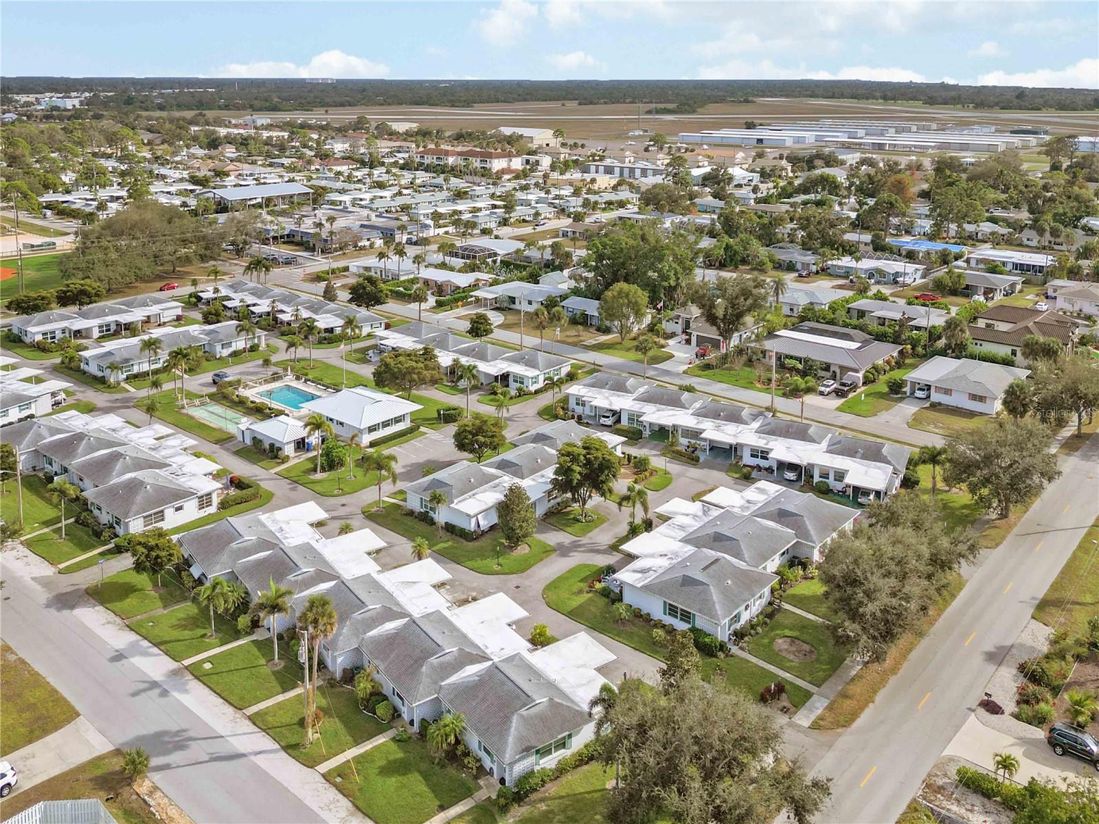 BEACH MANOR VILLAS - Residential