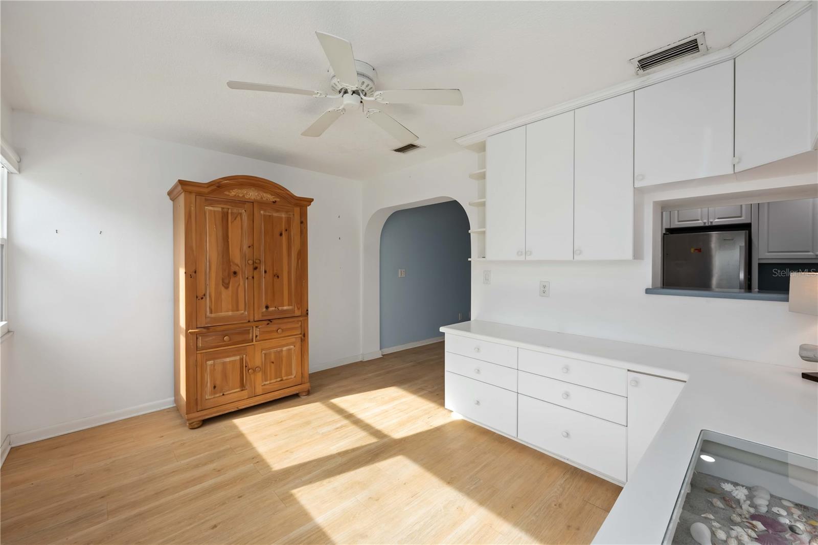 BEACH MANOR VILLAS - Residential