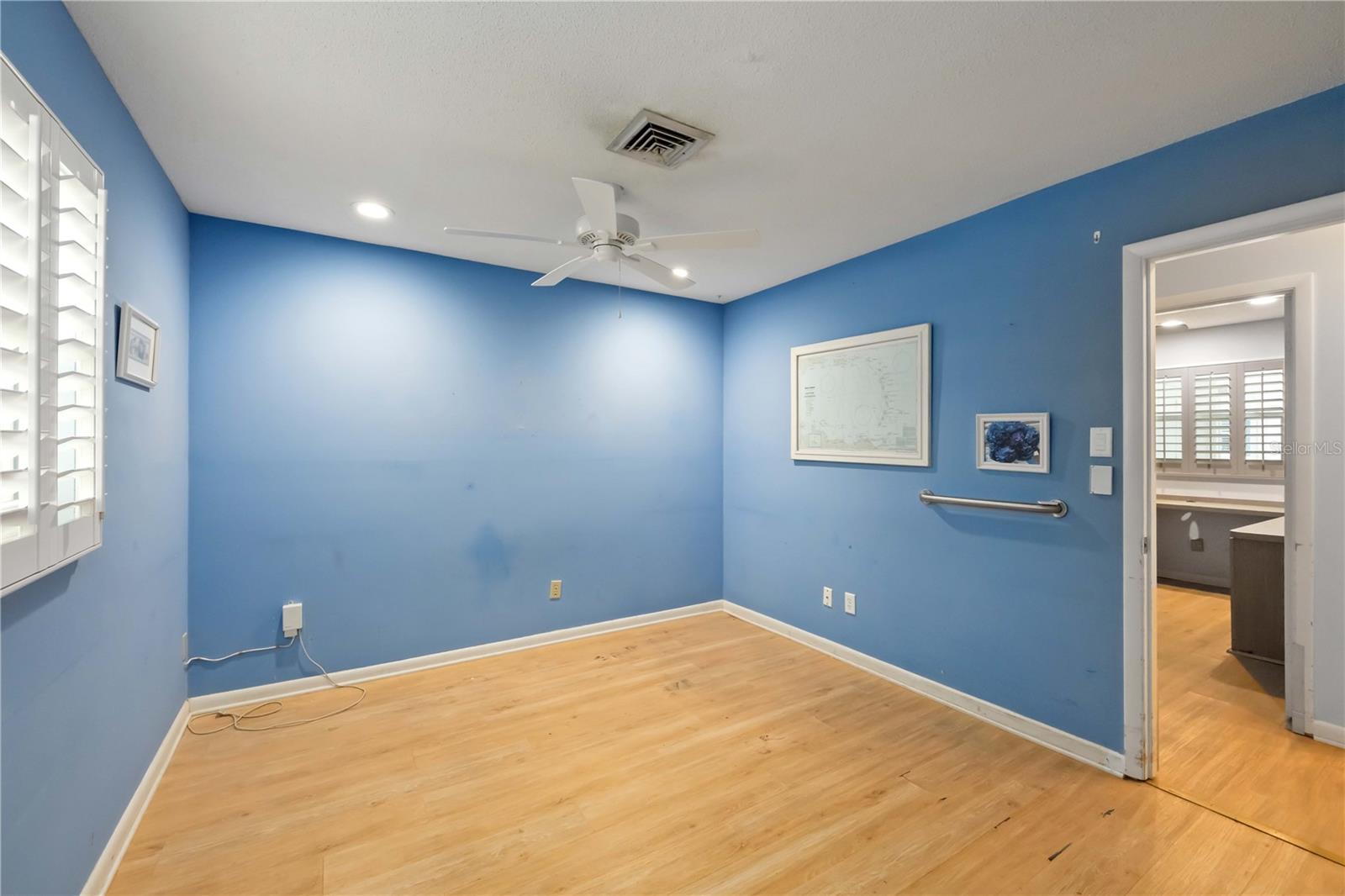 BEACH MANOR VILLAS - Residential