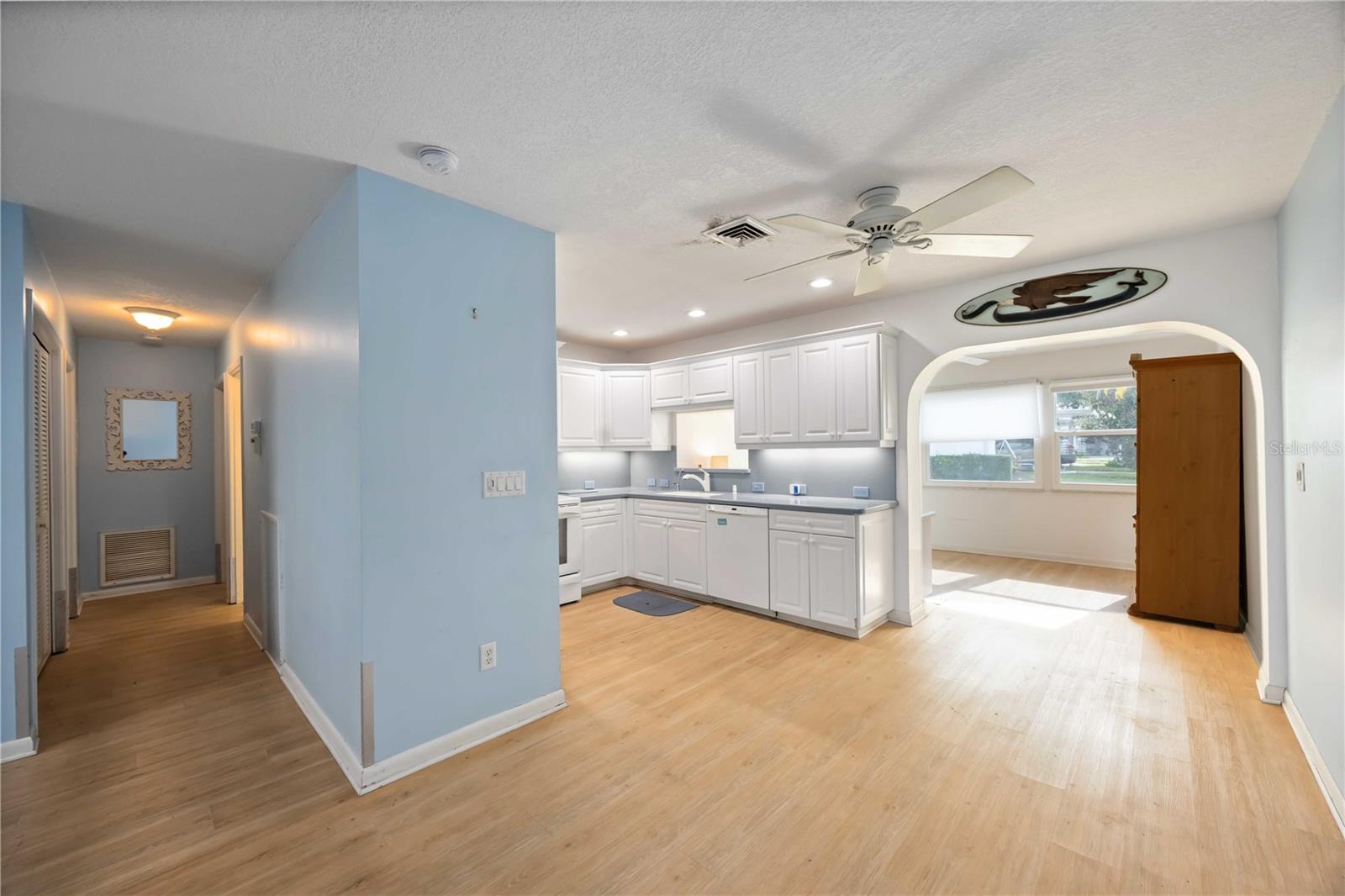 BEACH MANOR VILLAS - Residential