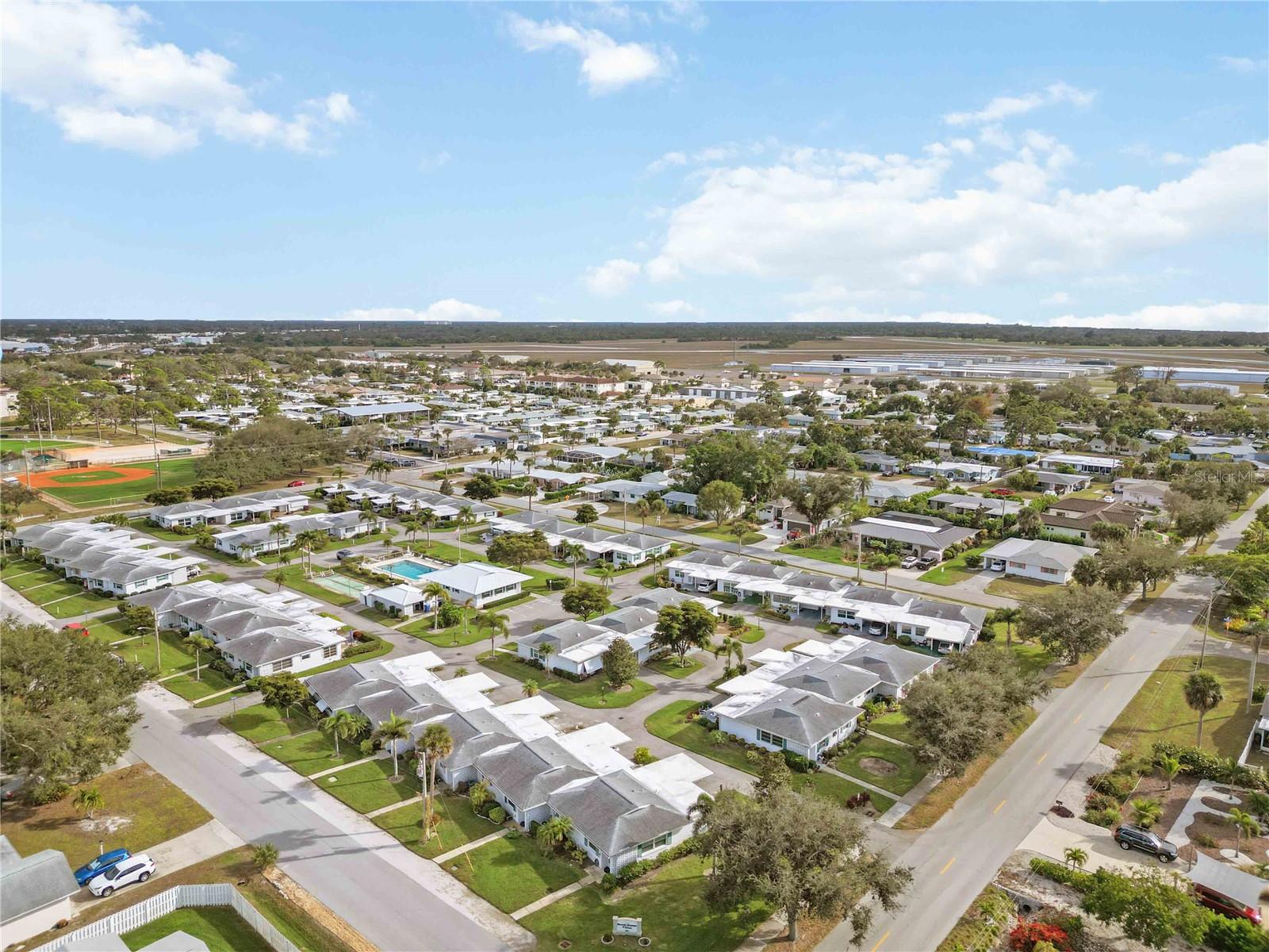 BEACH MANOR VILLAS - Residential