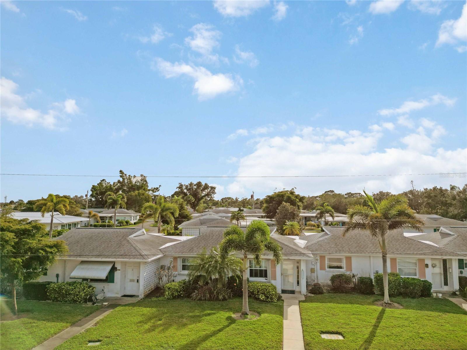 BEACH MANOR VILLAS - Residential