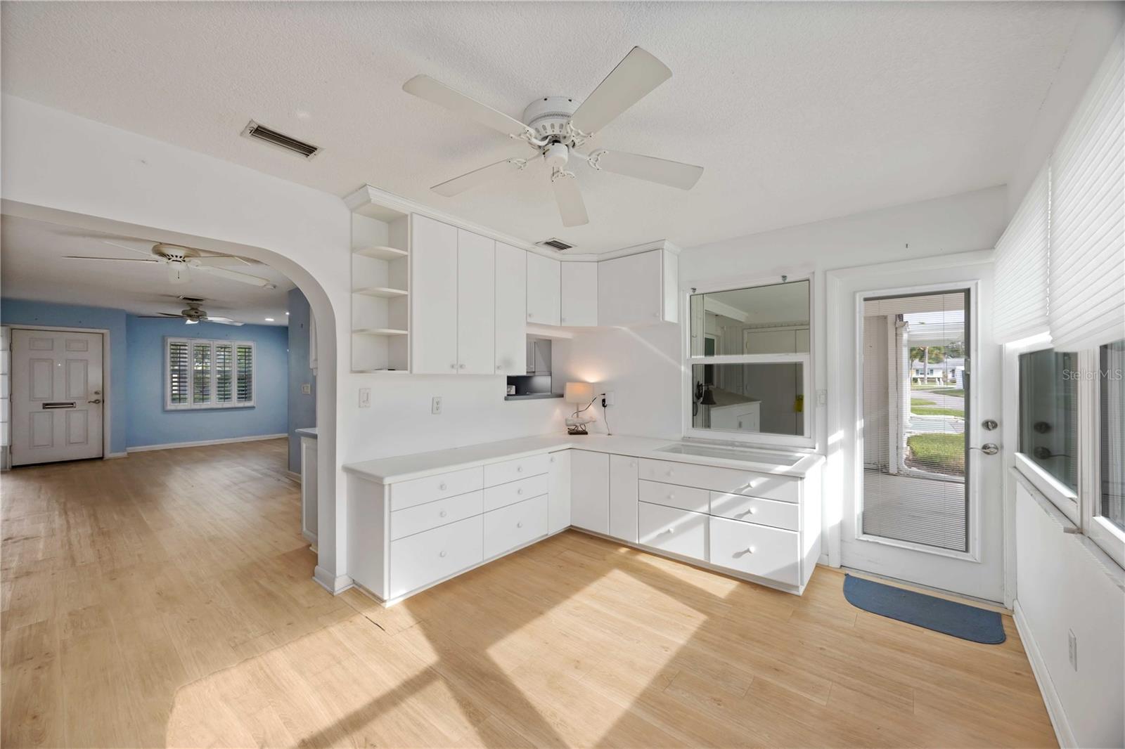 BEACH MANOR VILLAS - Residential