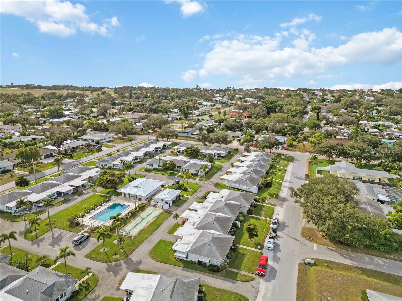 BEACH MANOR VILLAS - Residential