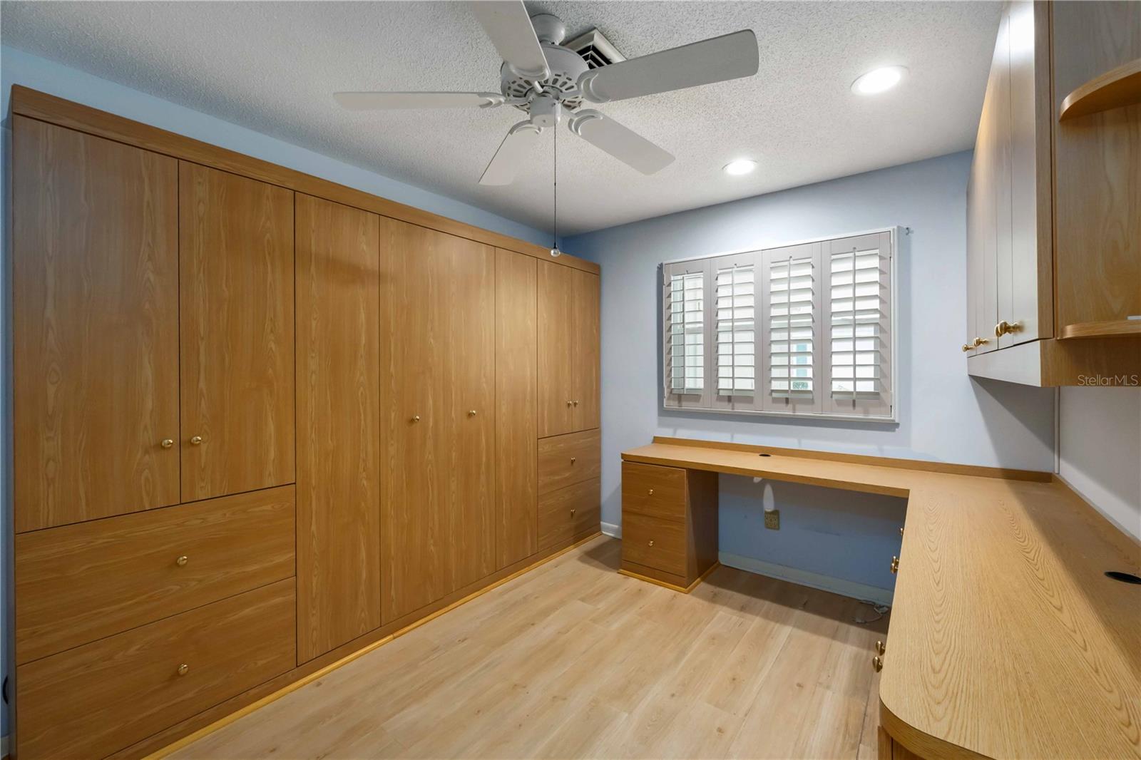 BEACH MANOR VILLAS - Residential