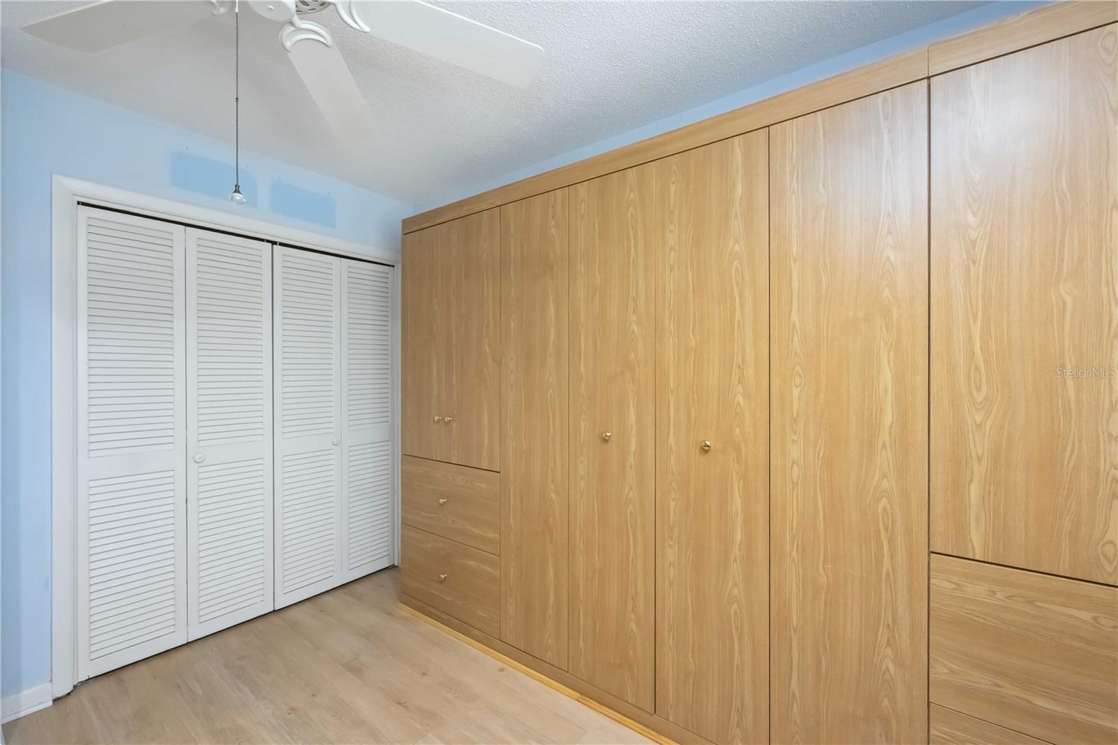 BEACH MANOR VILLAS - Residential