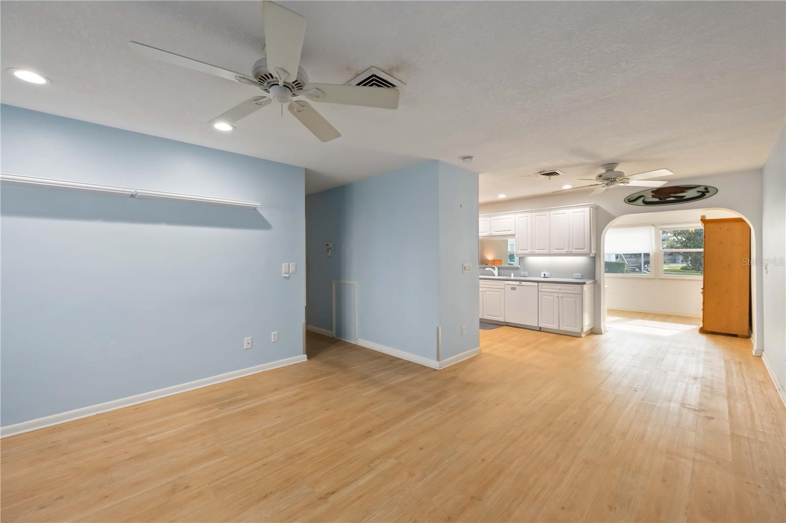 BEACH MANOR VILLAS - Residential