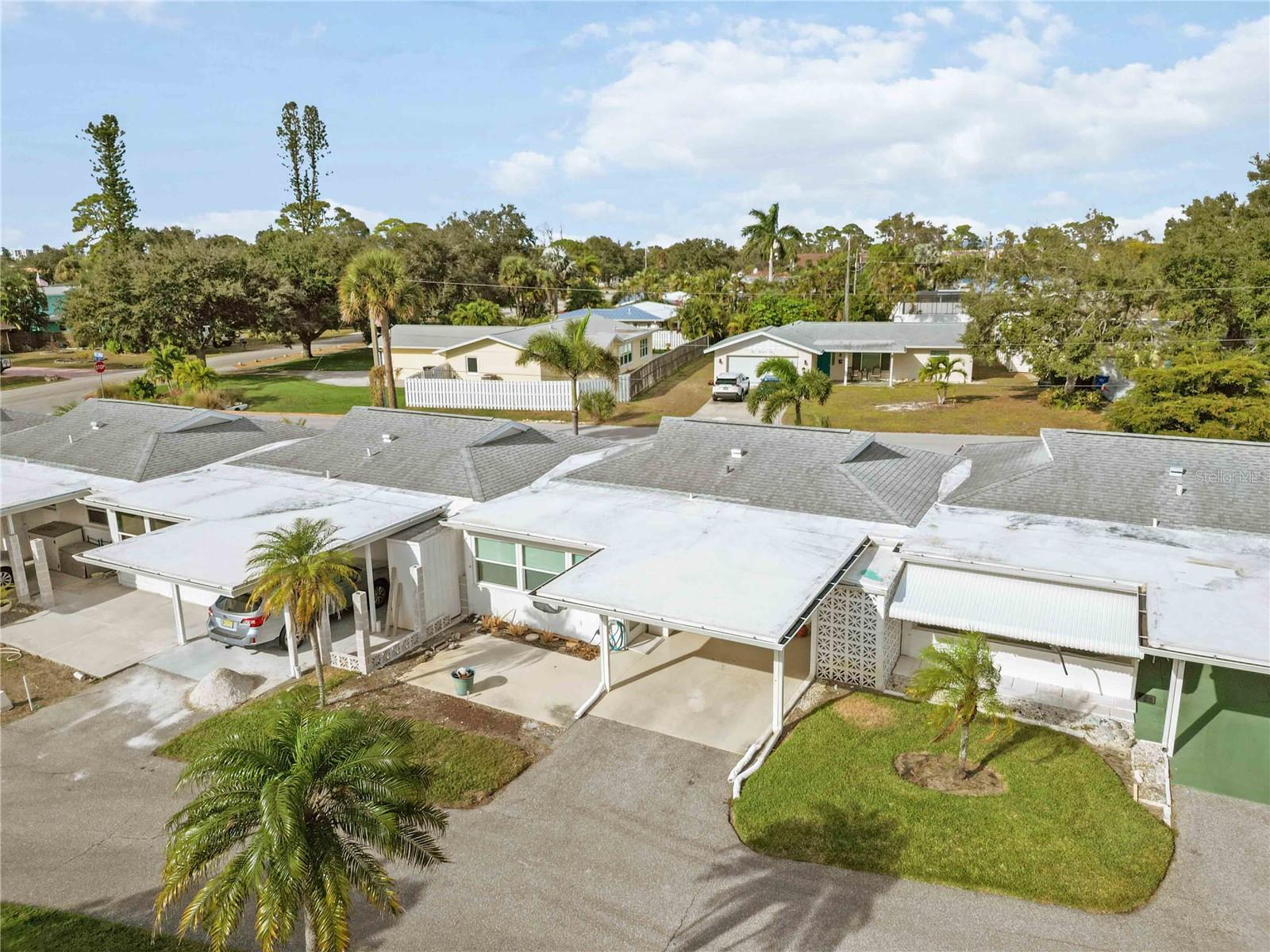 BEACH MANOR VILLAS - Residential