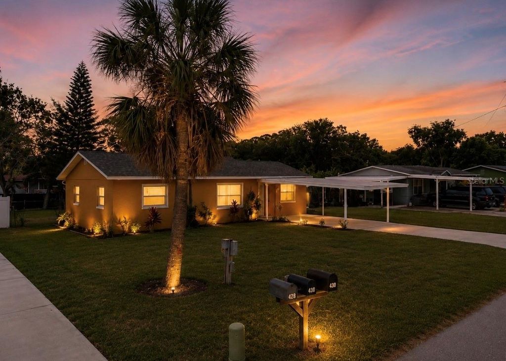 Photo of 404 12th Street SW, Ruskin, FL 33570 (MLS # TB8517448)