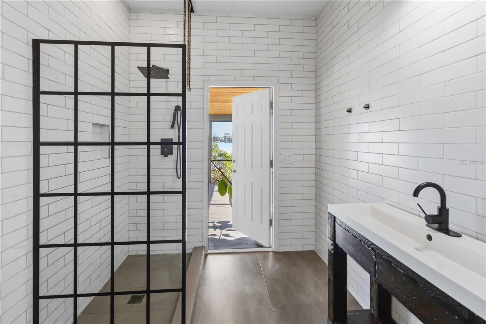 LAKE WILLIS CAMPS - Residential