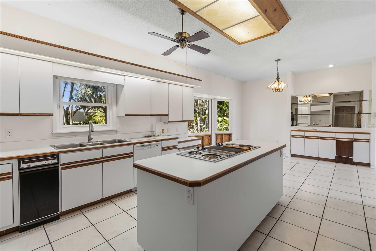 LAKE WILLIS CAMPS - Residential