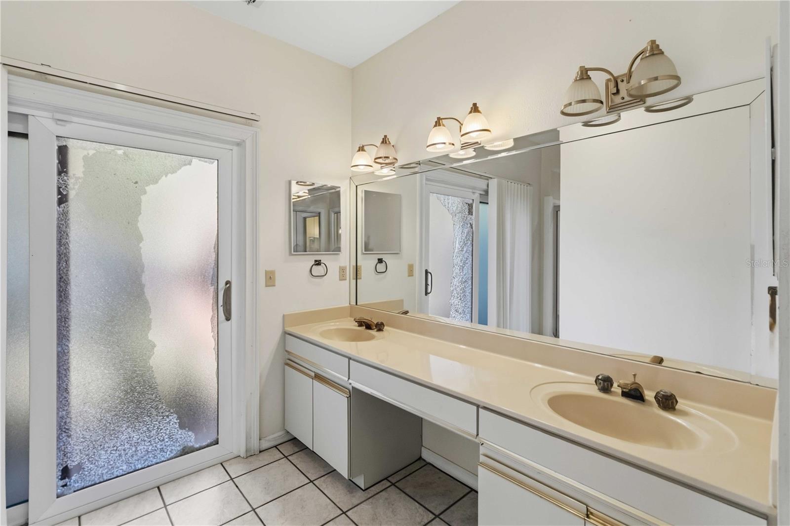 LAKE WILLIS CAMPS - Residential