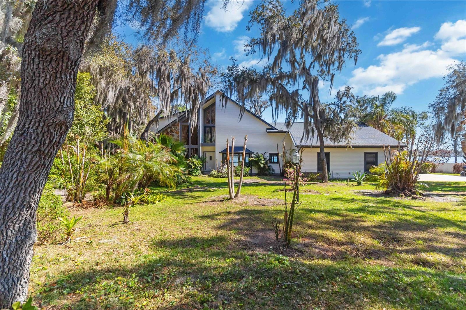 7468 LAKE WILLIS DRIVE