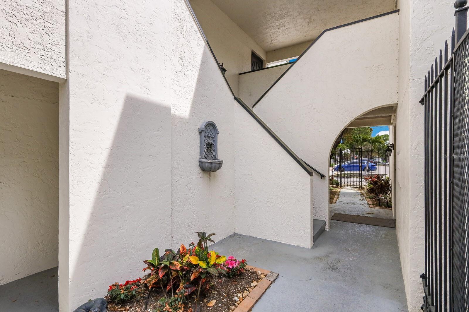 1542 OAK STREET 6