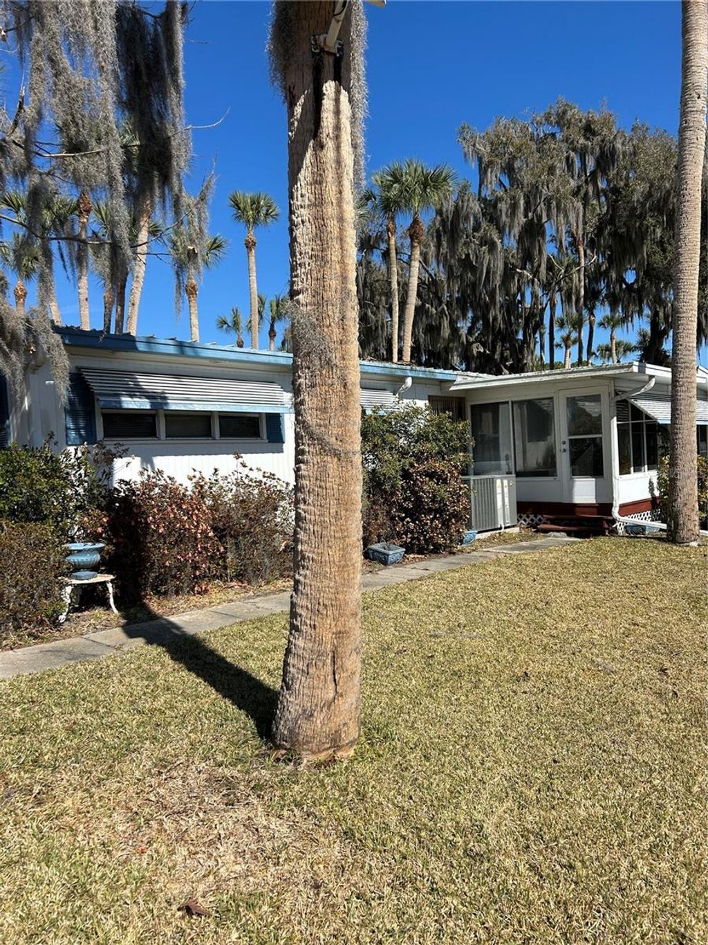 Photo of 40 Sabal Palm Circle, Eustis, FL 32726 (MLS # G5107800)