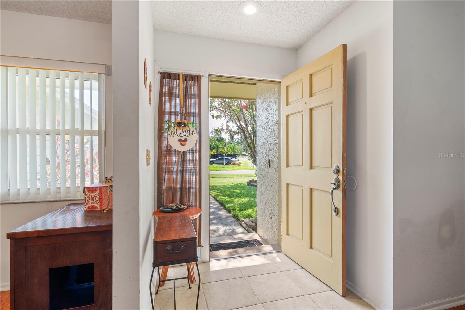 16118 OAKMANOR DRIVE